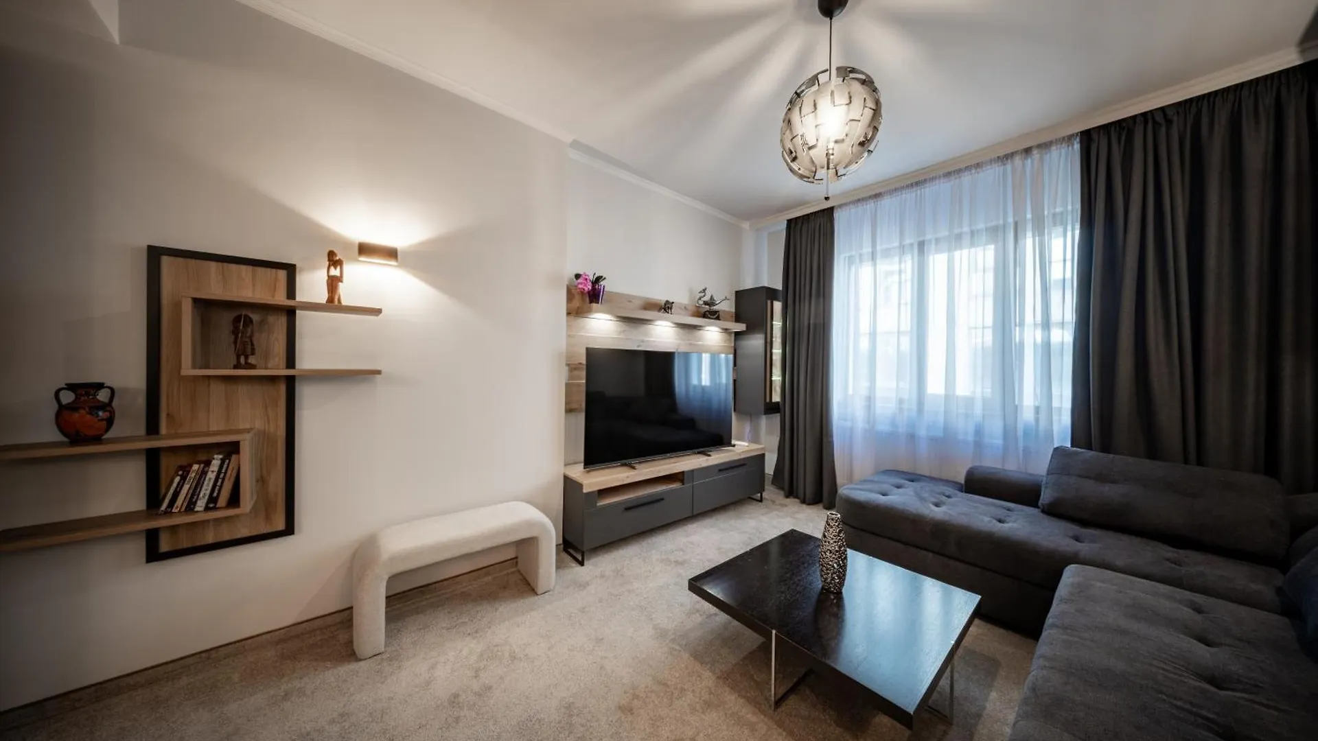 Top Centre Spacious 2 Bedroom Apartment Sofia