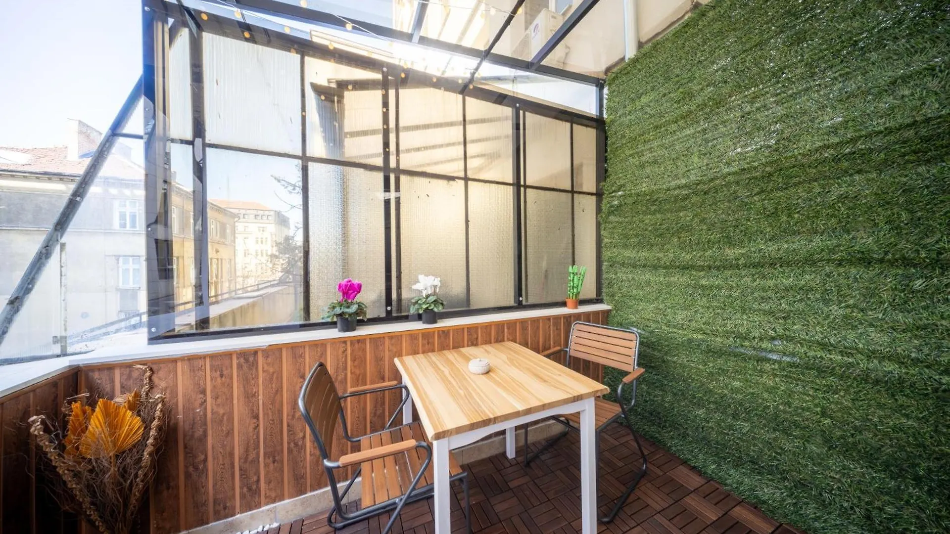 Top Centre Spacious 2 Bedroom Apartment Sofia