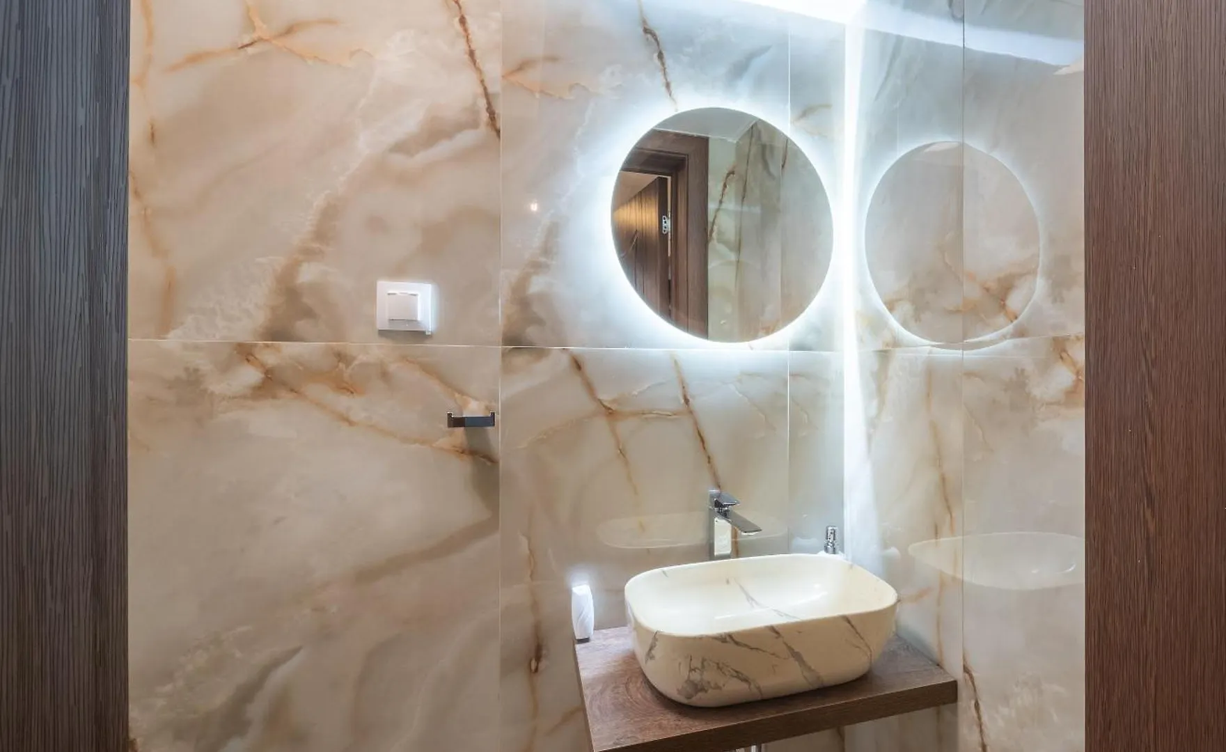 Top Centre Spacious 2 Bedroom Apartment Sofia 0*,  Bulgarien