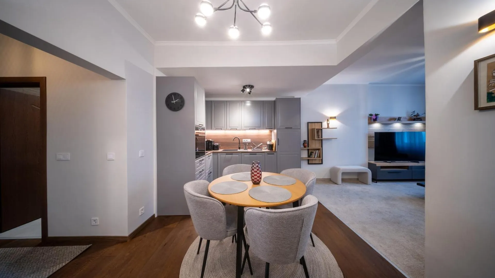 Top Centre Spacious 2 Bedroom Apartment Sofia 0*,